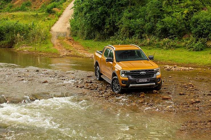 Giá xe Ford Ranger cập nhật tháng 3/2025, tặng 2 năm bảo hiểm vật chất